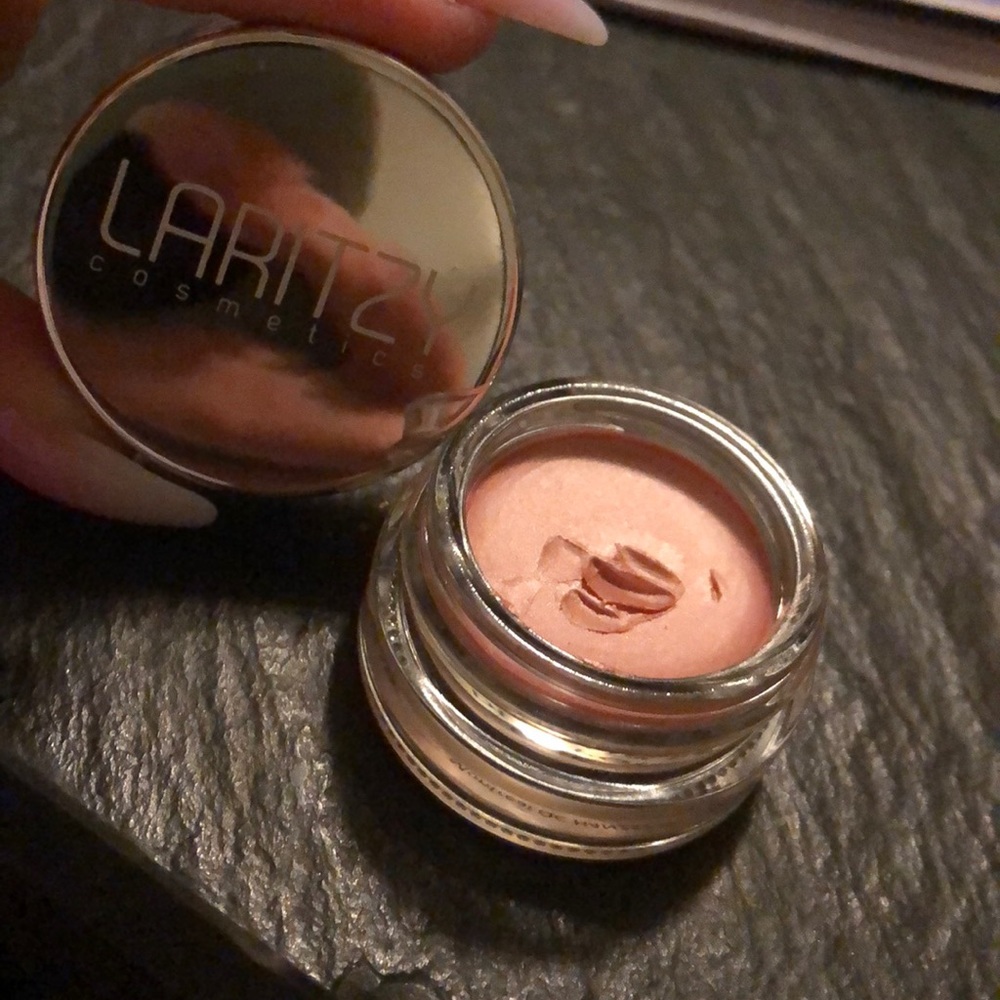 Laritzy Cosmetics Highlighter